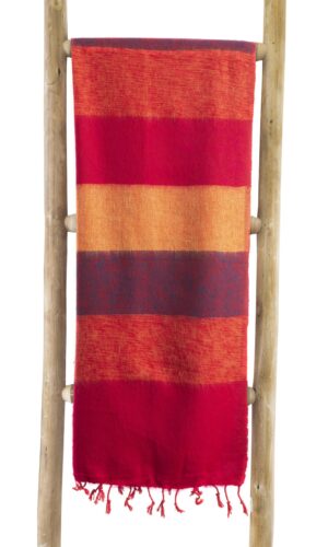 Fairtrade Nepal Omslagdoek sjaal rood geel gestreept. Omslagdoek online kopen